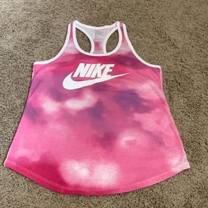 Women’s Nike top
